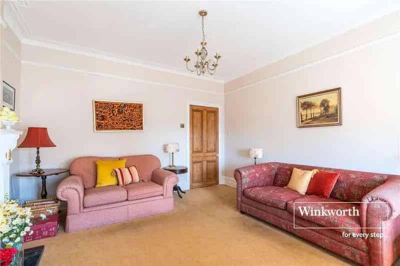 2 Bed Flat for Sale Near Southbourne Beach