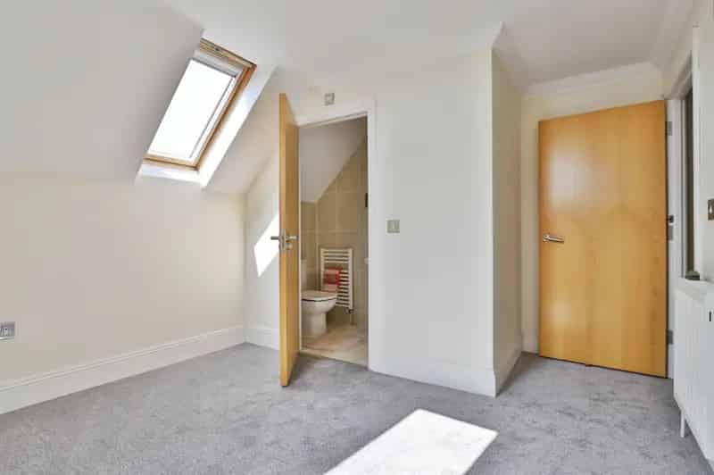 Two Bedroom Apartment Southbourne Chain Free Excellent Condition