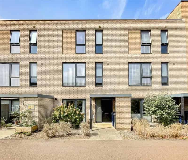 4 Bedroom Terraced House to Rent
