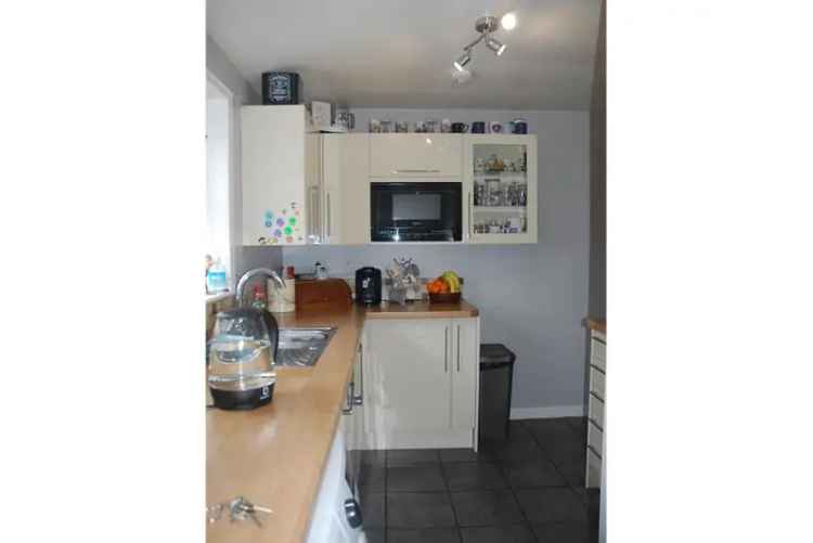 3 Bed House - Detached with 2 Reception Rooms