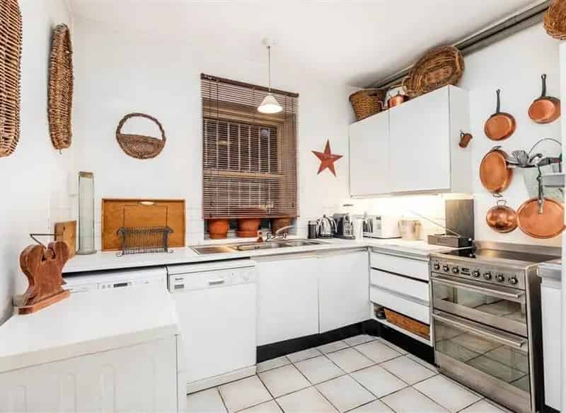 Elegant Apartment near Boltons and Hollywood Road