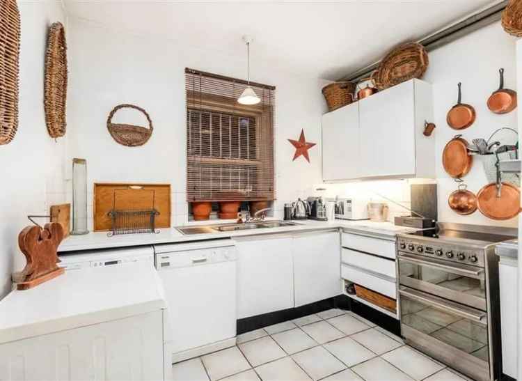 Elegant Apartment near Boltons and Hollywood Road