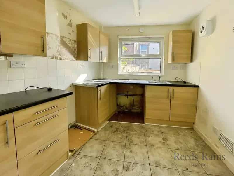 3 Bedroom Mid Terrace House Liverpool L5