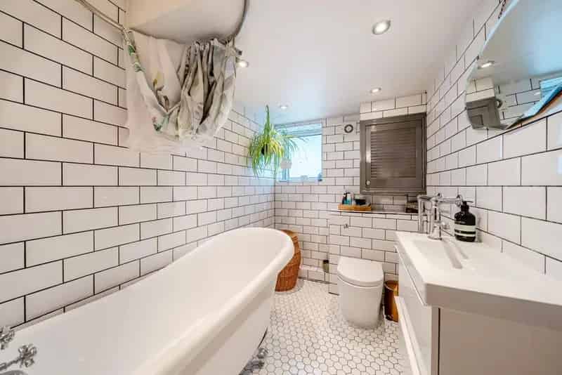 One Bedroom Apartment in Victorian Building Hither Green