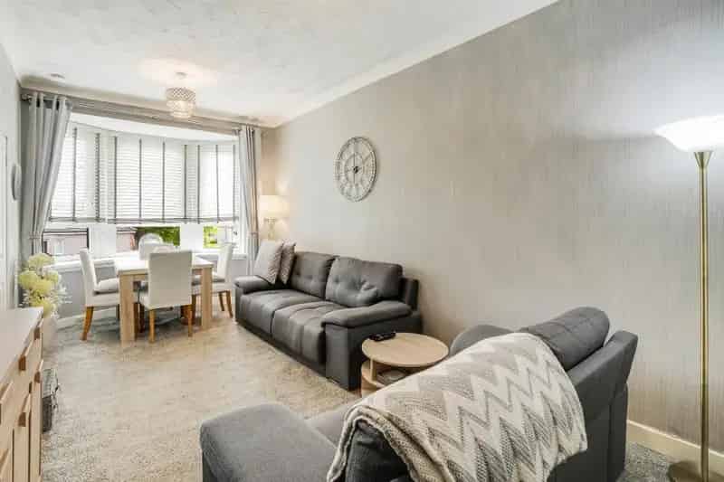 2 Bedroom Flat for Sale Cumbernauld Road Riddrie