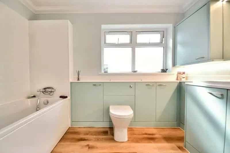 6 Bed House for Sale - 3200 sq ft Family Home