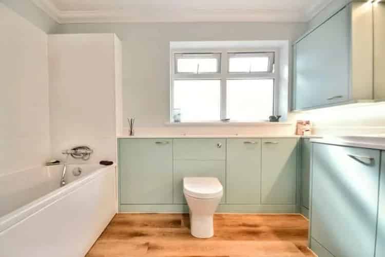 6 Bed House for Sale - 3200 sq ft Family Home