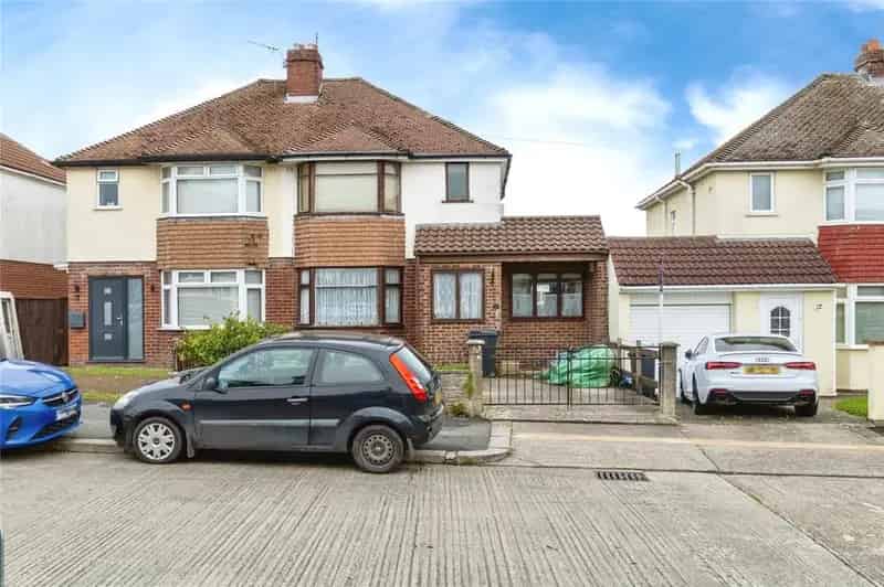 3 Bedroom Semi Detached House Headley Park Bristol