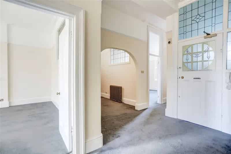 2 Bedroom Flat to Rent Palmeira Square Hove