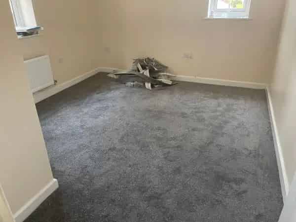 Spacious 2-Bedroom House with Parking and Play Park