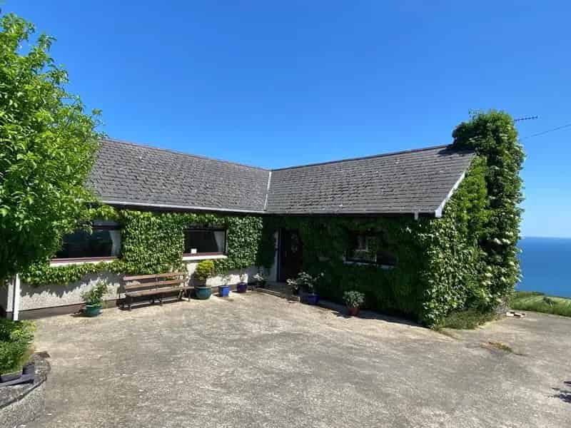 Stunning Coastal 5-Bed Bungalow with Breathtaking Views