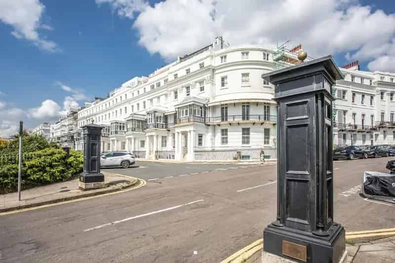 2 Bedroom Seafront Maisonette for Sale in Brighton Kemp Town