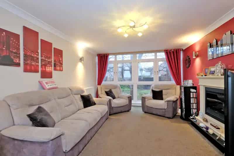 2 Bedroom Flat in Bridge of Don with Sea Views