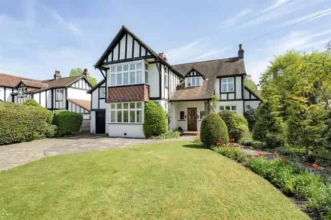 Grange Park House 5 Bedroom Family Home For Sale