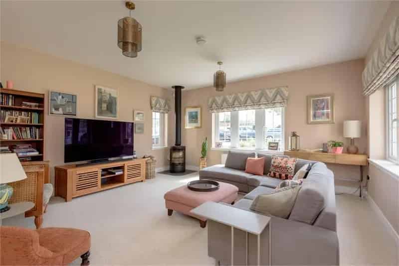 5 Bed Detached House Near North Berwick Train Station and Schools