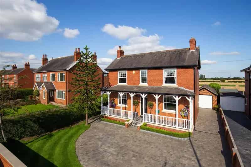 3 Bedroom Detached House to Rent