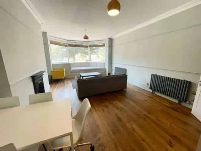 2 Bedroom Flat Old Steine Spacious Open Plan Modern Kitchen En Suite