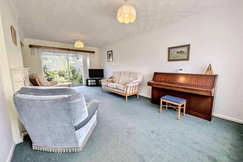 4 Bed Link Detached House For Sale