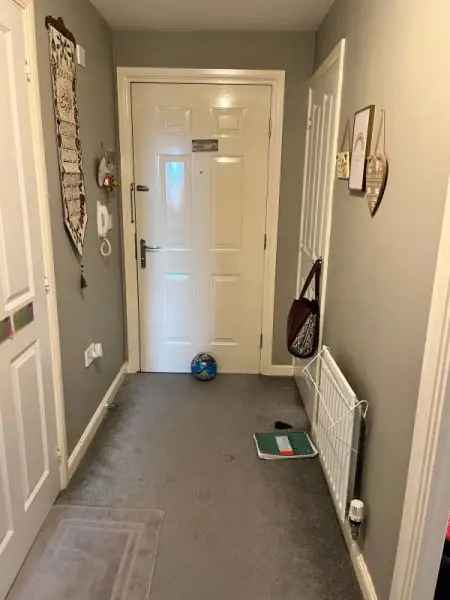 Flat For Rent in Patchway, England