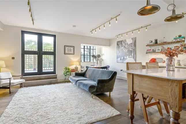 2-Bed Flat Barnsbury Square London Warehouse Conversion