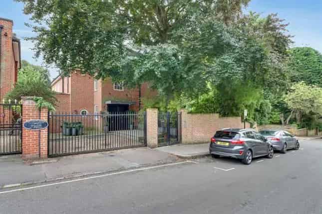 6 Bedroom Family Home Hampstead London