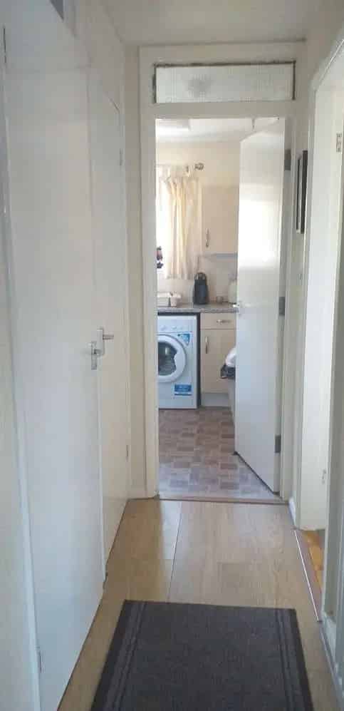 One Bed Flat Near Shops and Transport