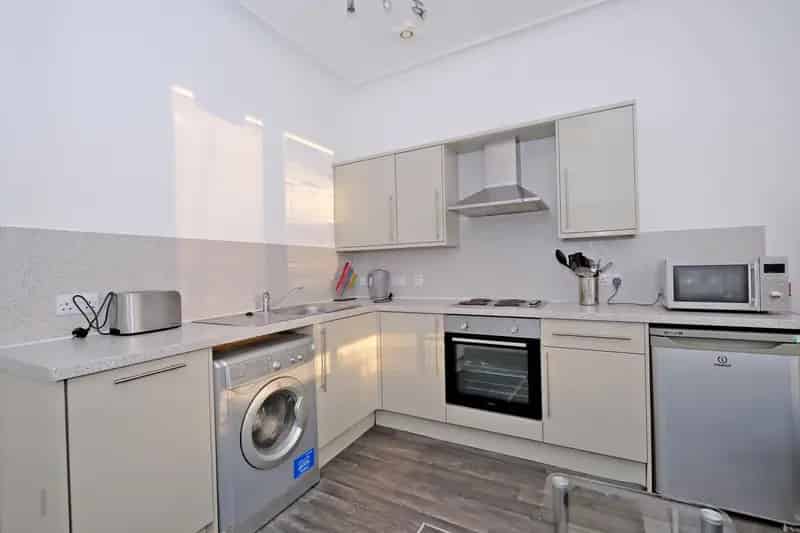 Spacious 2-Bedroom Furnished Flat in Aberdeen - Ideal for First-Time Buyers or Investors