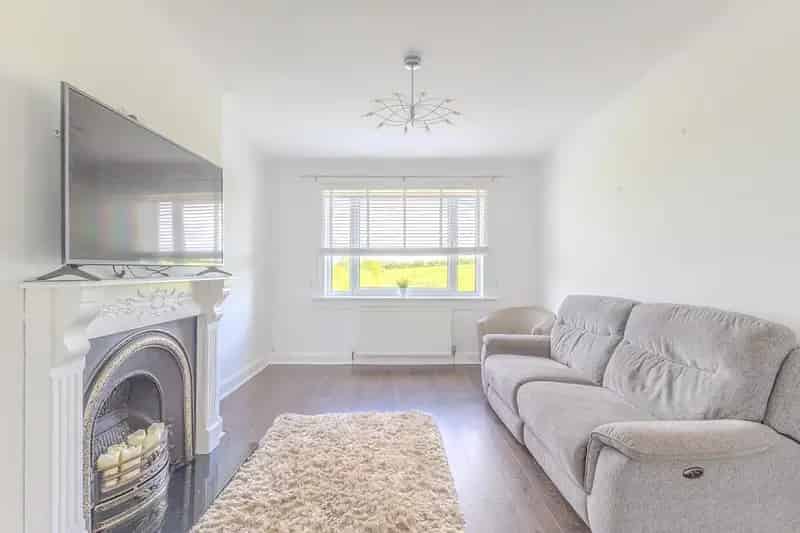 2 Bedroom Flat for Sale Moodiesburn