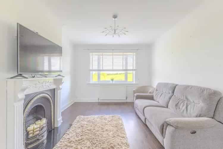 2 Bedroom Flat for Sale Moodiesburn
