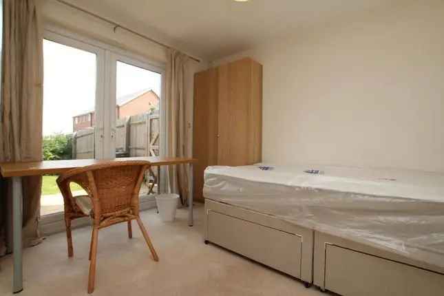 Town house to rent in Hatton Road, Bristol BS16