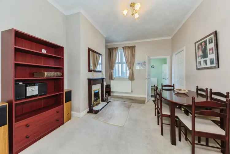 3-Bedroom Terraced House Near Amenities and Transport Links