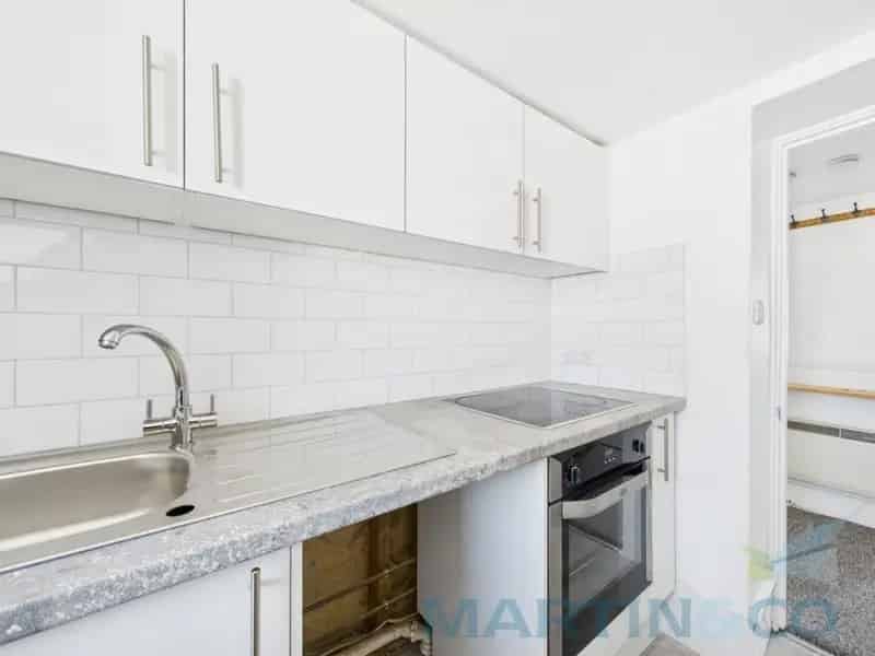 2 Bedroom Flat To Rent Available 2025