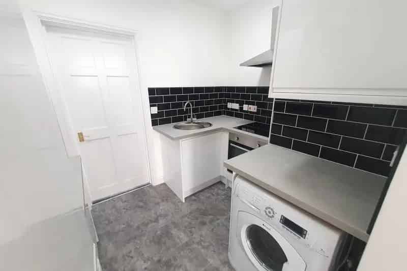 Modern 1 Bedroom Flat Zero Deposit Available