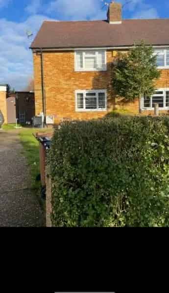 2 Bed House with Large Garden and Outbuilding