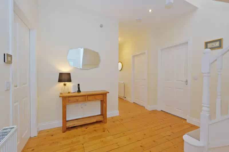 Granite Semi Detached Villa West End Family Home