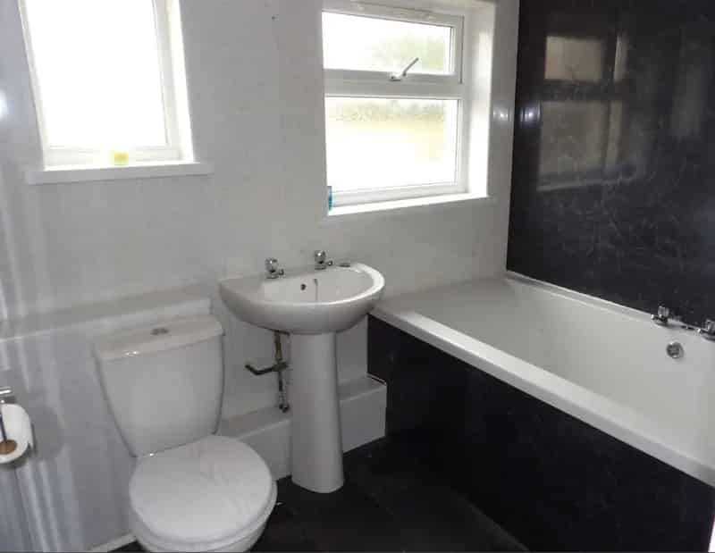 3 Bedroom Terraced House Near Public Transport