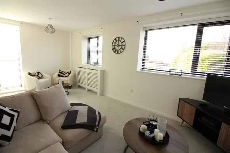 3 Bedroom End Terrace House to Rent