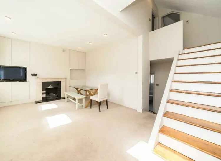 2 Bedroom Flat in Clapham - Modern Kitchen and Spacious Reception