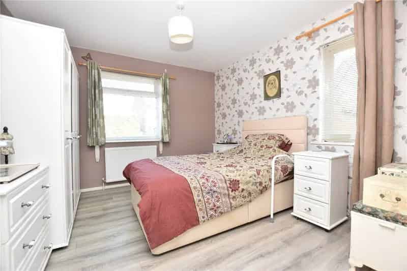 Charming 2-Bedroom Bungalow with Conservatory Extension