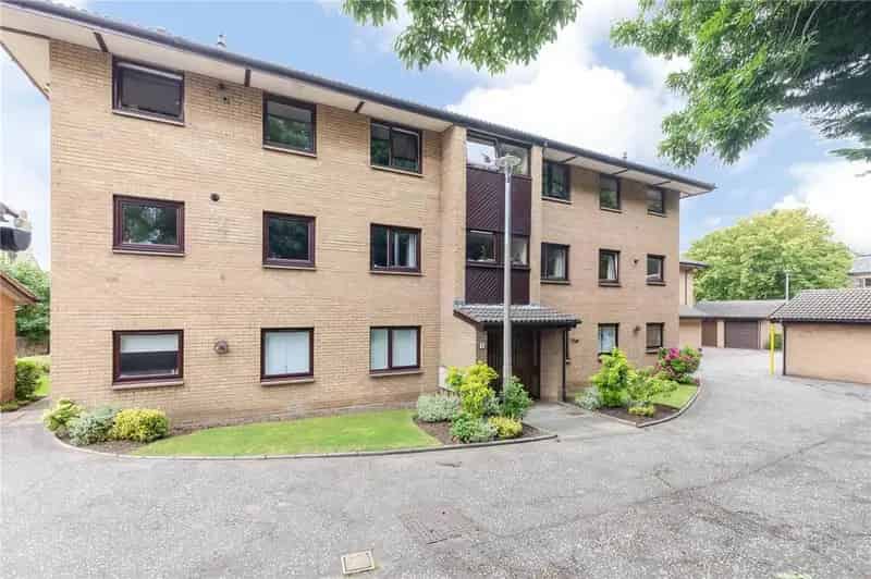 3 Bedroom Apartment to Rent in Merchiston Edinburgh