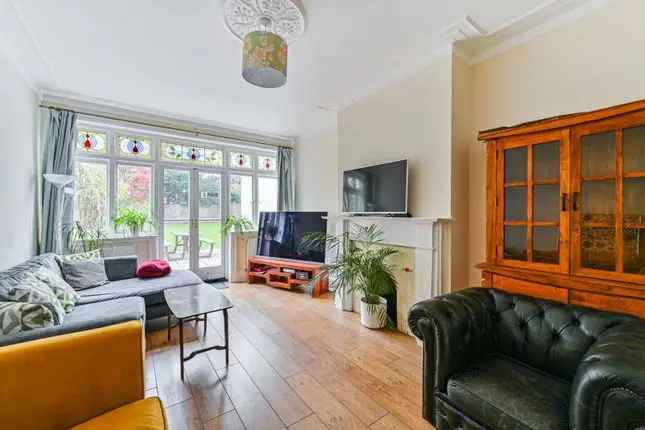 Semi Detached House for Sale in Streatham Common SW16