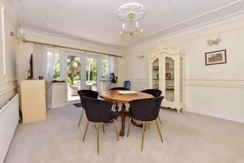 4 Bedroom Detached Bungalow Near Theydon Bois Station