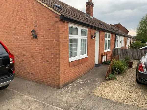 2-Bedroom Bungalow Wheelchair Accessible Large Driveway Garden Shed Deck