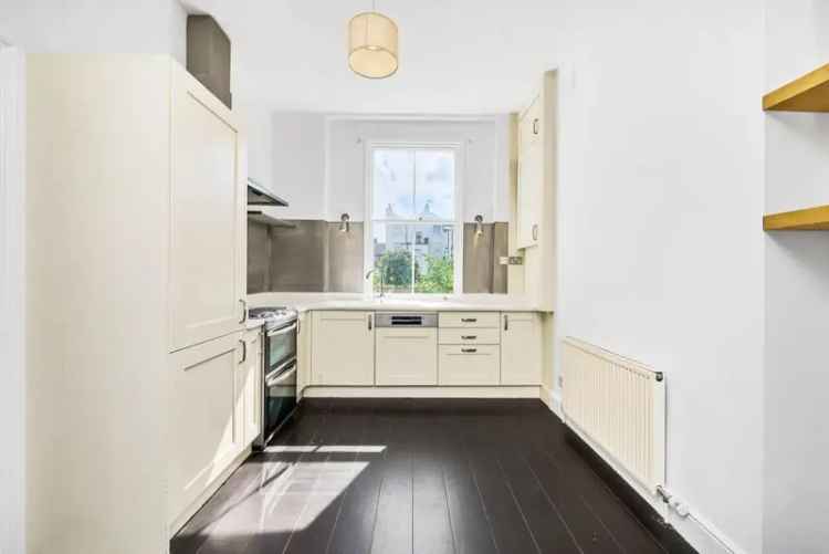 Charming 2-Bedroom Period Flat with Large Garden