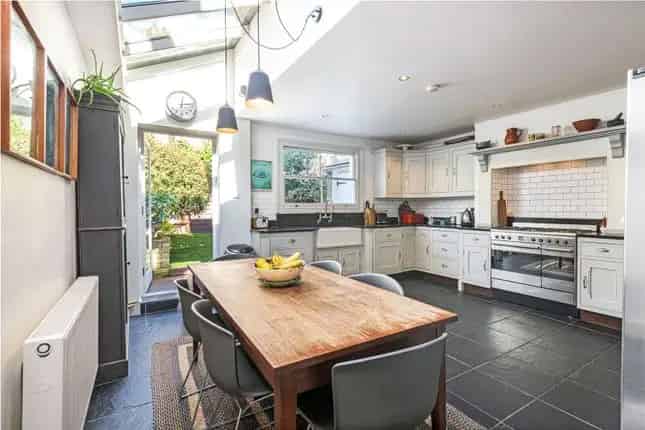 Spacious Family Home Kelmscott Road London SW11