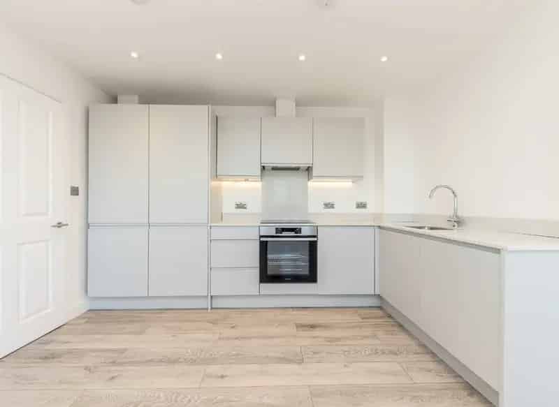 2-Bed Apartment Near Shops and Transport