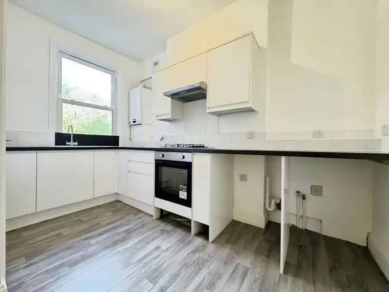 1 Bedroom Flat to Rent London SE24 Newly Redecorated