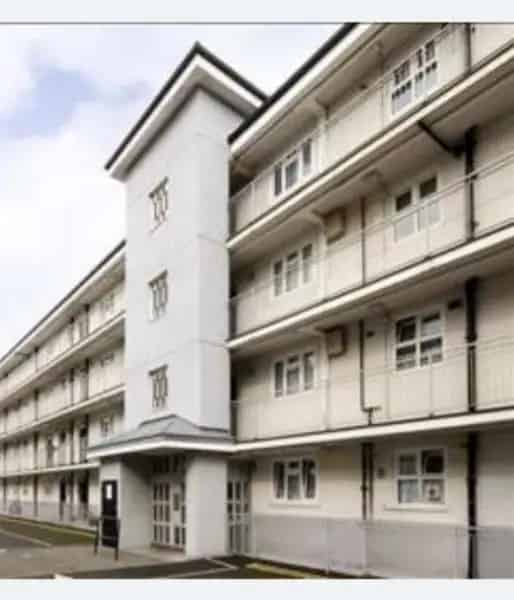 2-Bed Flat near Bethnal Green Tube Top Floor with Lift