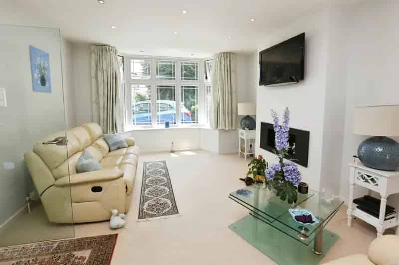Four Bedroom Family Home Near Cams Hill School