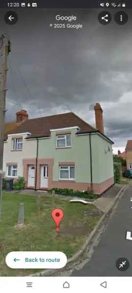 2 Bed House with Garden Pets Allowed Near Shops and Lido